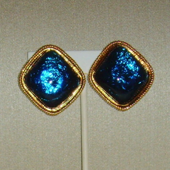 KENNETH JAY LANE Caprianti Collection for Avon Earrings - Picture 3 of 14